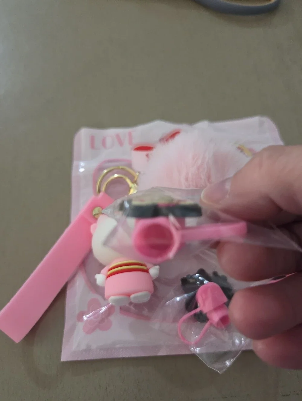 🎀 Super cute and kawaii Hello Kitty 4-Piece Pink Accessory Gift Bundle! 🎀 NEW